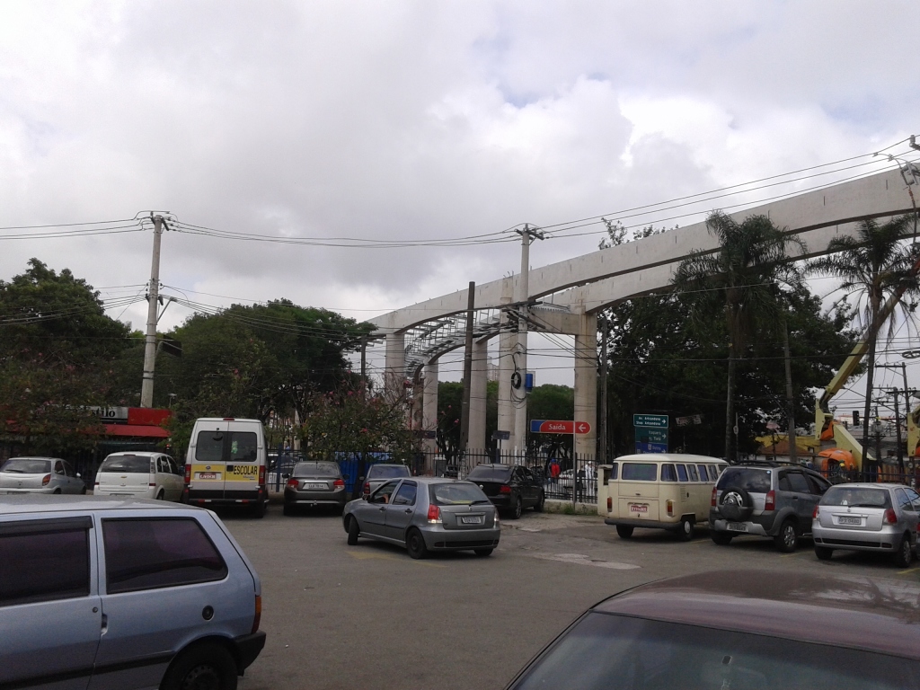 Obras do monotrilho no início da Avenida Ragueb Chohfi em São Mateus.