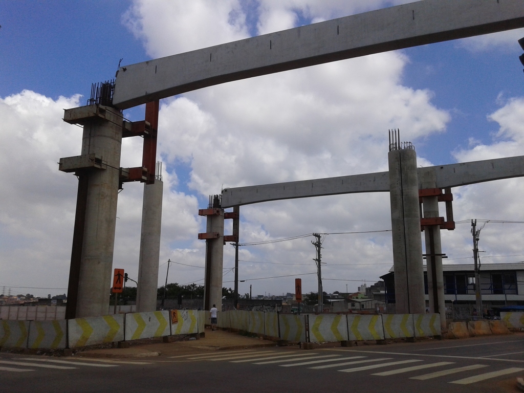 Altura da Avenida Sapopemba nº 13.000 onde ficará localizada a estação São Mateus.