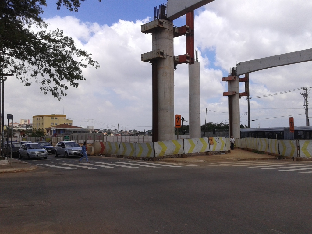 Altura da Avenida Sapopemba nº 13.000 onde ficará localizada a estação São Mateus.