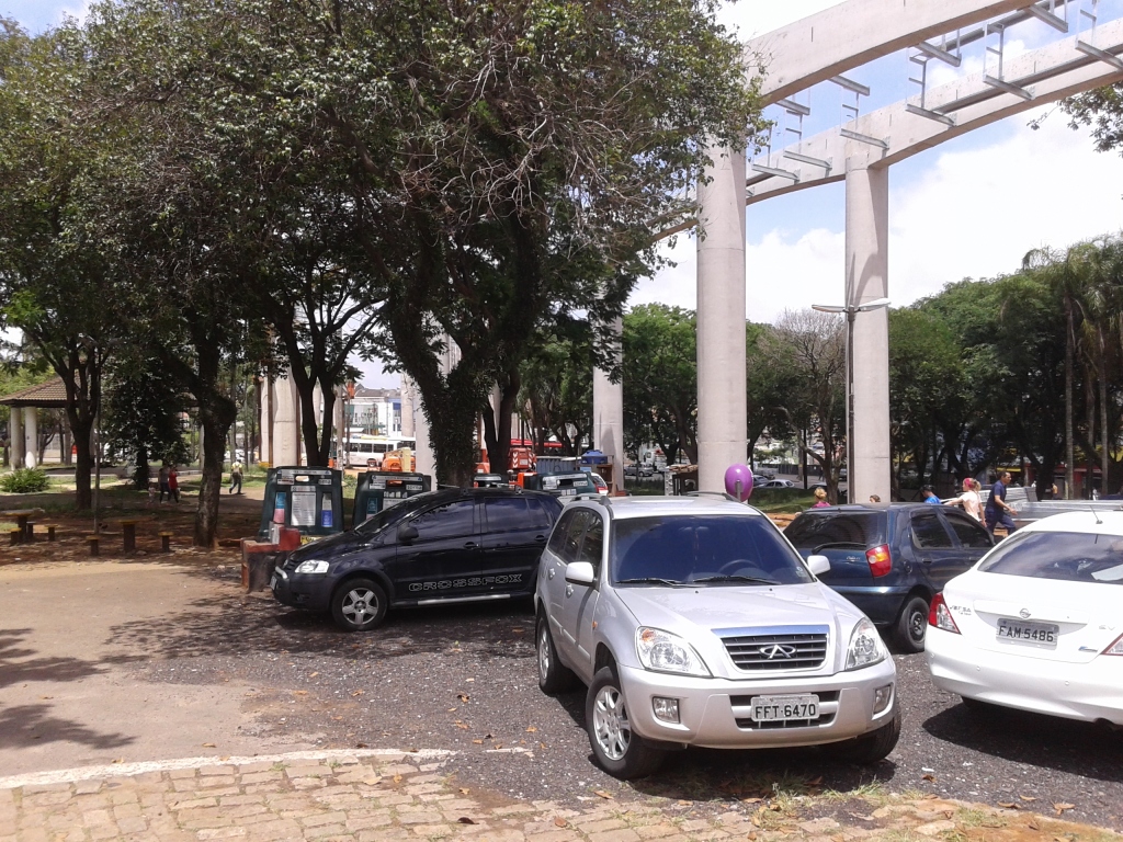 Obras do monotrilho no Largo de São Mateus.