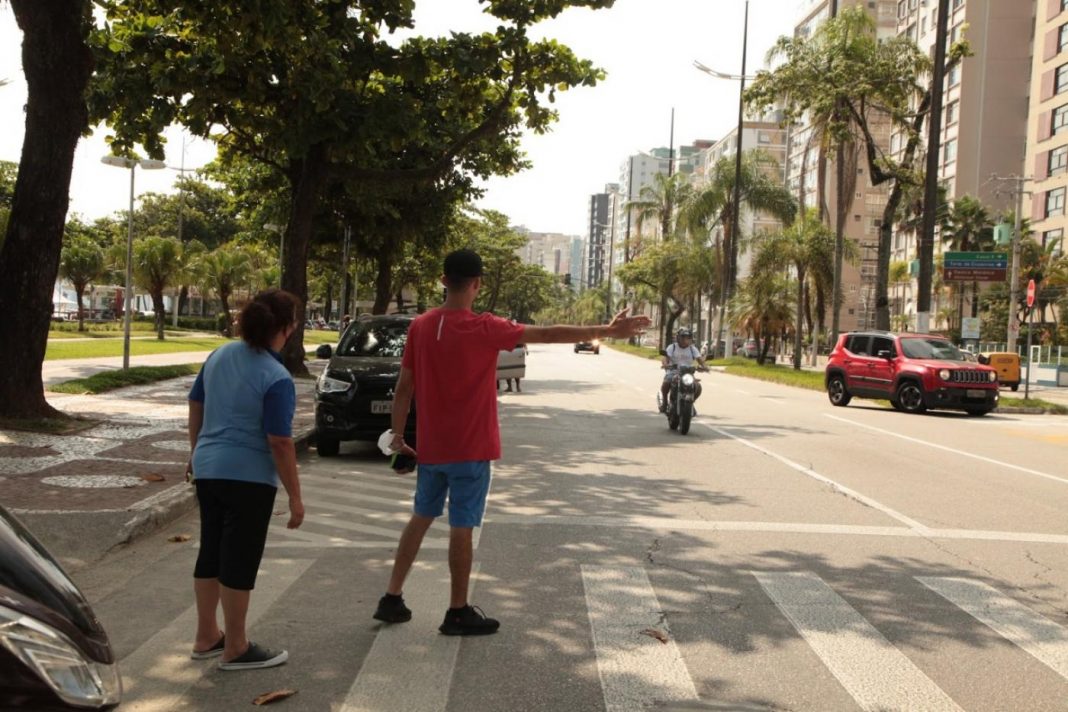 Comportamento do pedestre no trânsito é tema de palestra em Santos