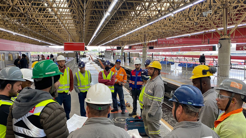 Instala O Das Portas De Plataforma Em Itaquera Continuam Neste Fim De