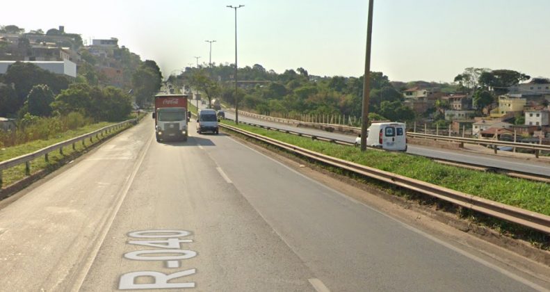 Carreta Tomba E Interdita Br Em Bh Mobilidade Sampa