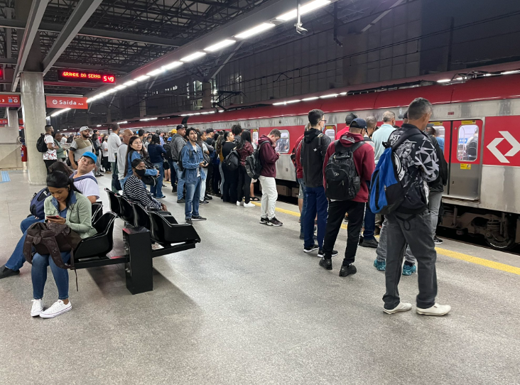 Falha no trem afeta operação da linha 7 Rubi da CPTM