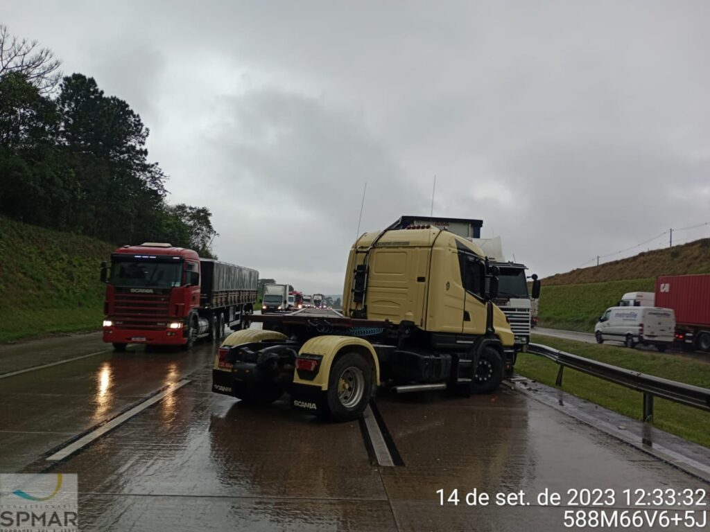 carreta bege pista