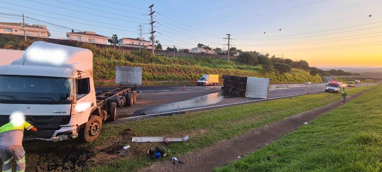 Caminh O Tombado Na Rodovia Dom Pedro I Em Campinas