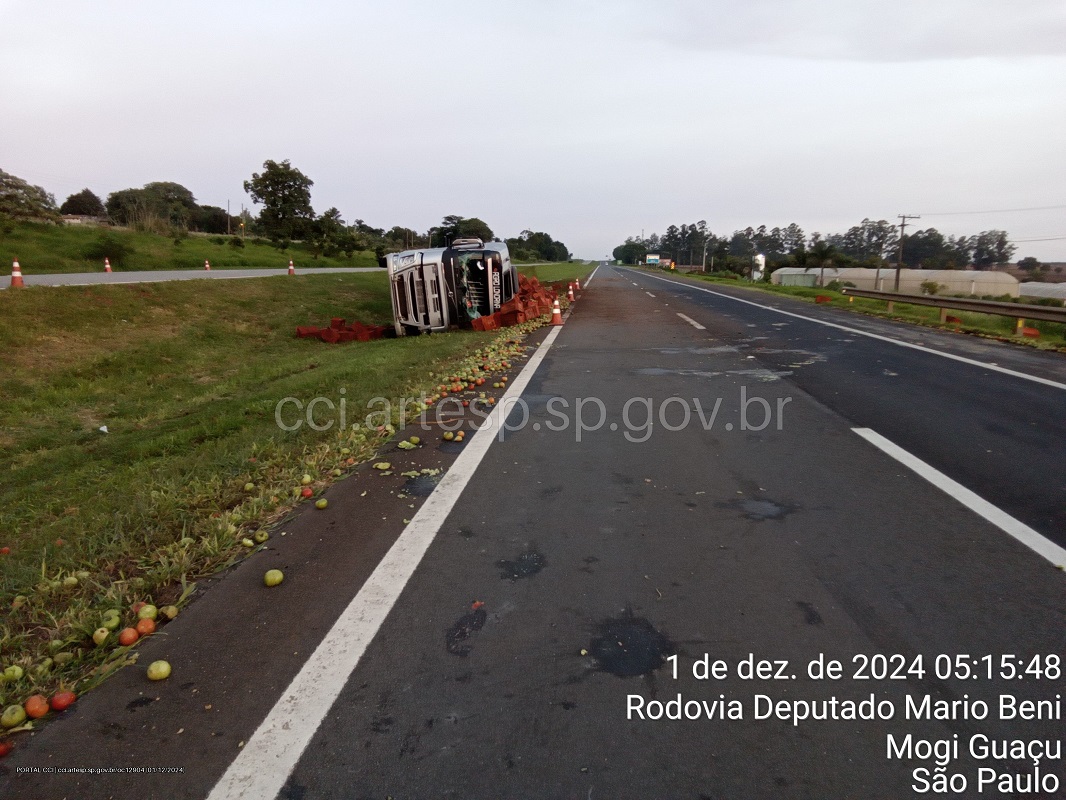 Tombamento de carreta bloqueia SP 340 em Mogi Guaçu Mobilidade Sampa