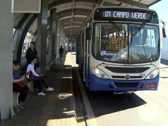 em Limeira Ônibus iluminado de Natal percorre Limeira com programação especial