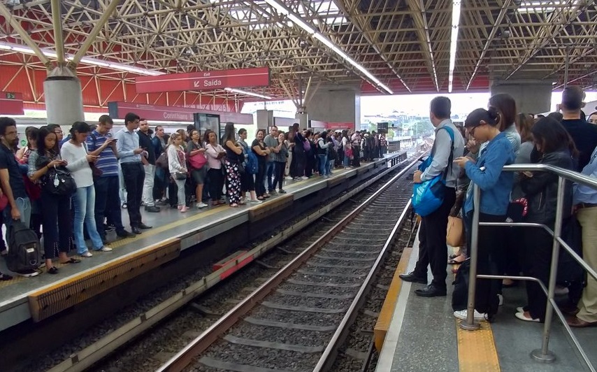 Linha 3-Vermelha Volta do feriado Metrô Itaquera Linha 3-Vermelha