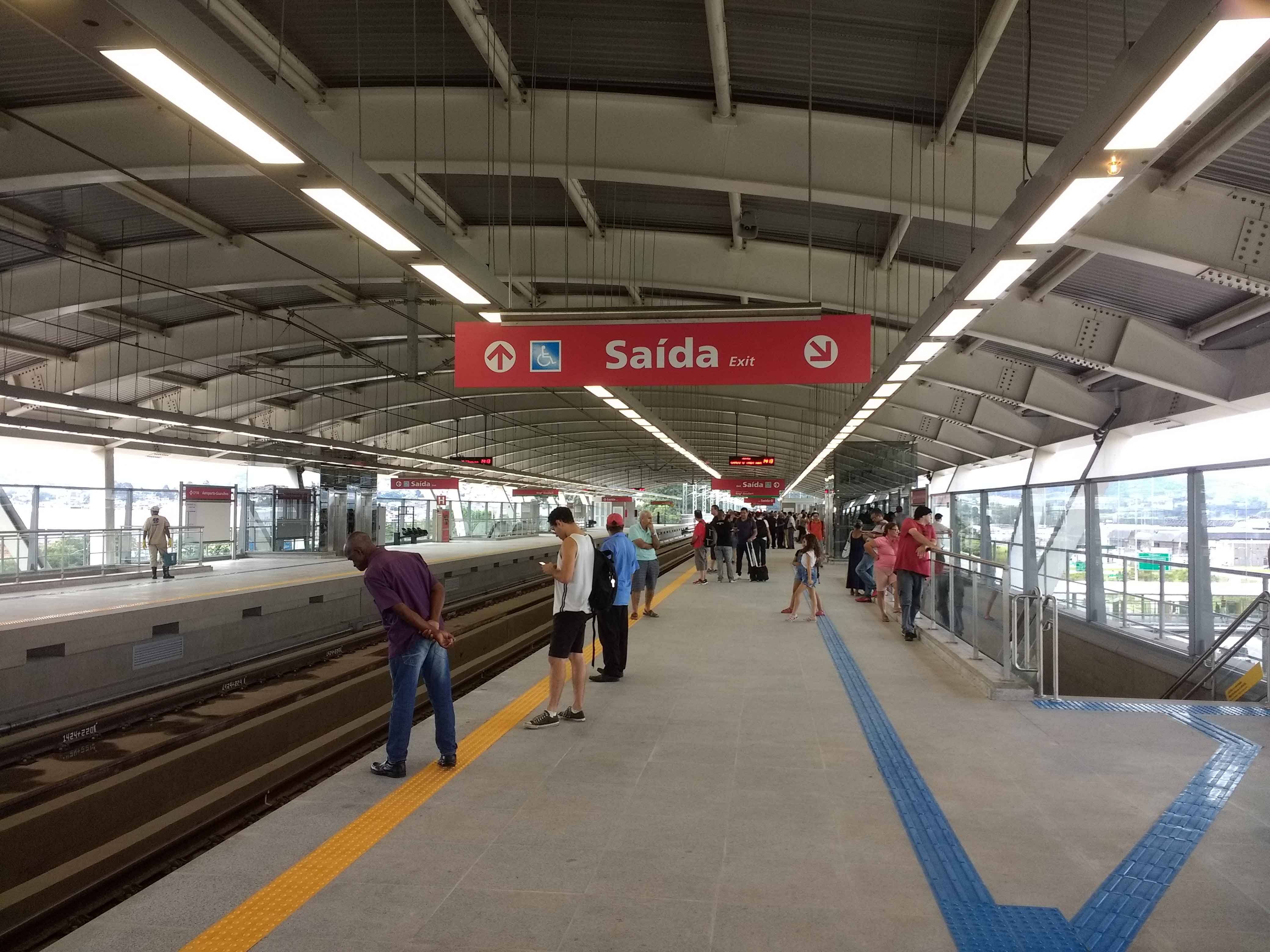 de passageiros plataforma da estação Aeroporto Guarulhos Linha 13-Jade Bonsucesso