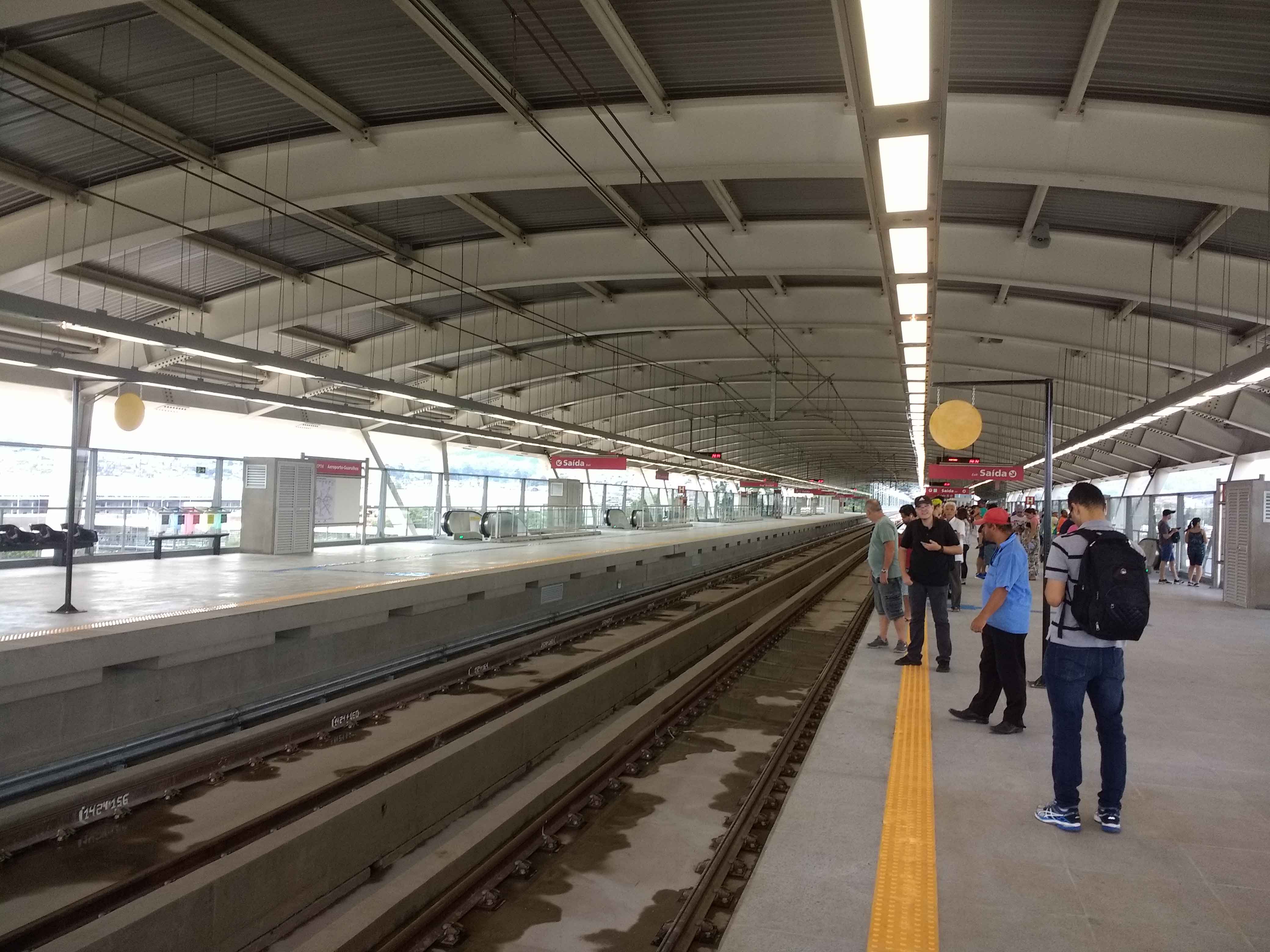 plataforma da estação aeroporto Linha 13-Jade