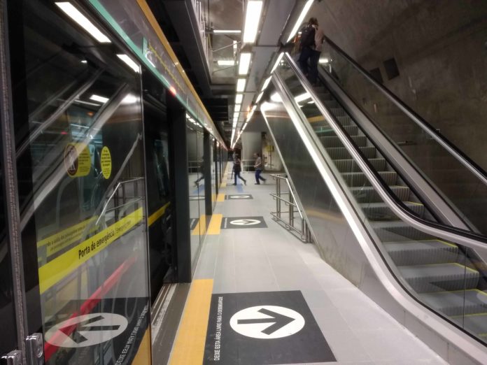 Taboão da Serra Linha 4-Amarela Plataforma da Estação São Paulo-Morumbi