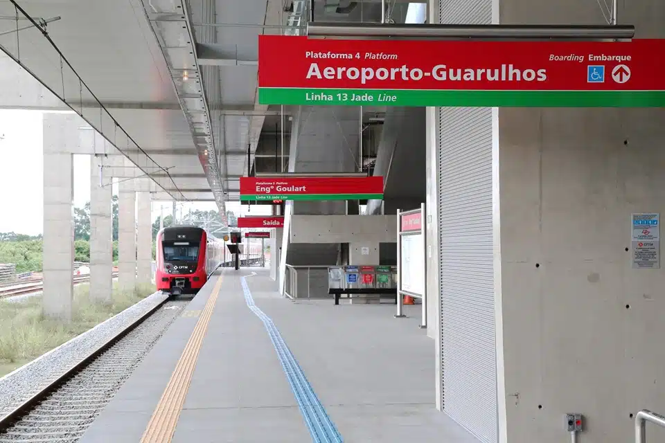 Linha 13-Jade Plataforma da Estação Engenheiro Goulart