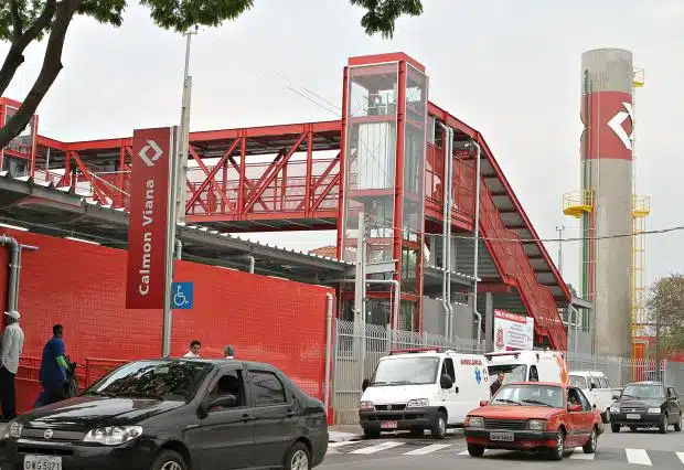 Estação Calmon Viana da Linha 12-Safira estações