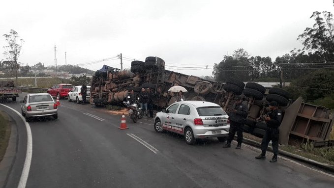 Acidente no acesso da Régis