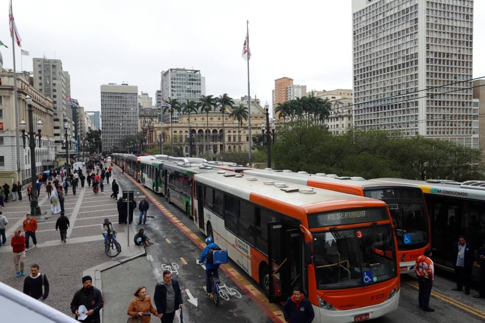 Ônibus no Viaduto do Chá