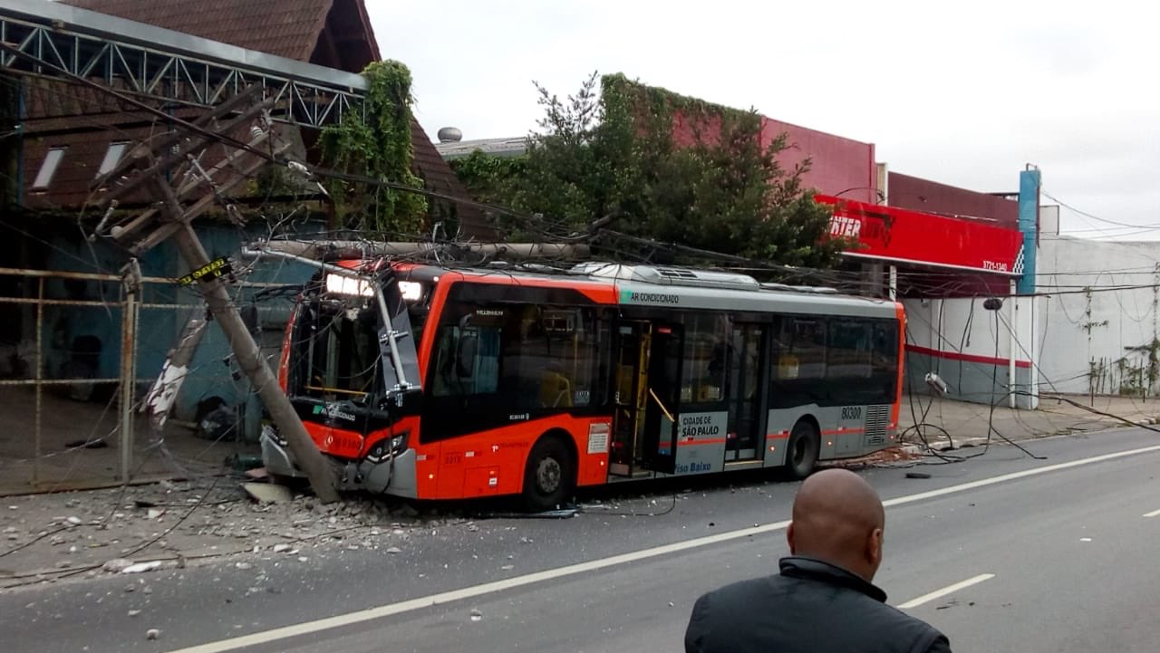 Ônibus Avenida Eliseu de Almeida