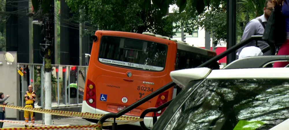 Ônibus Rua Bela Cintra