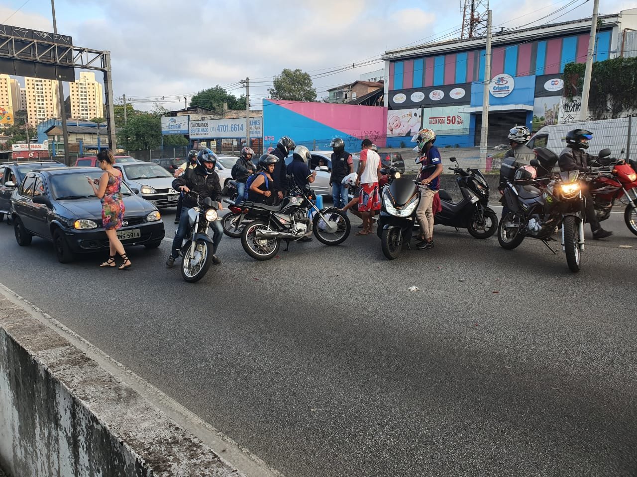 Acidente com moto na Régis Bittencourt