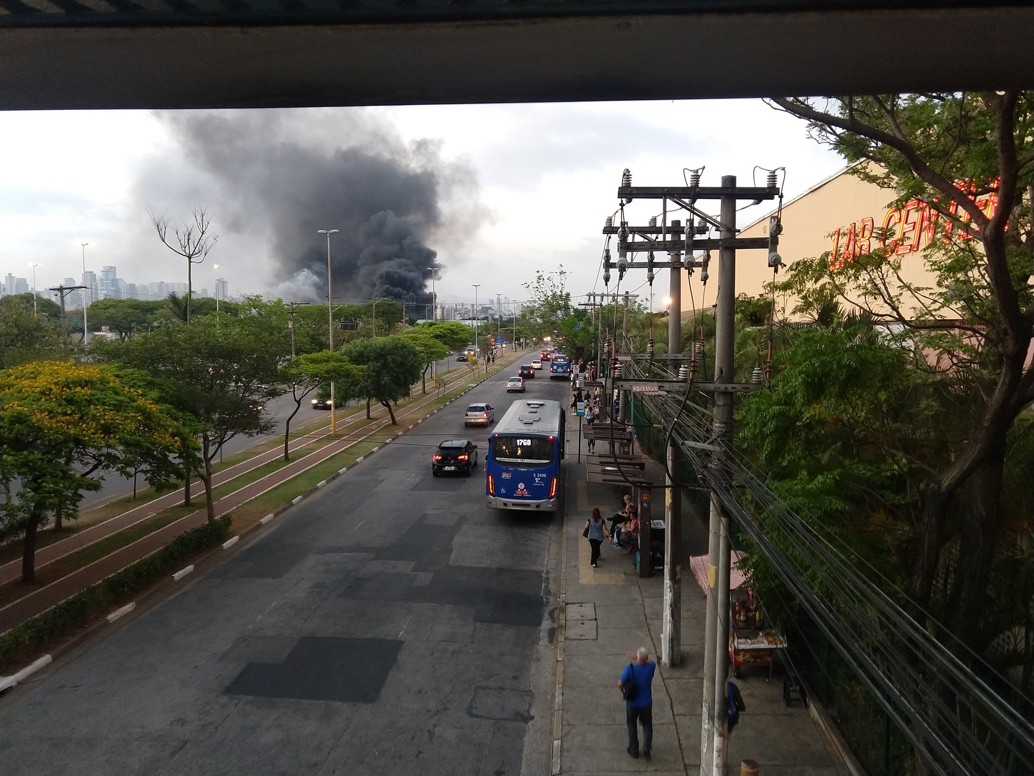 Incêndio Tricolor Independente na Avenida Otto Baumgart