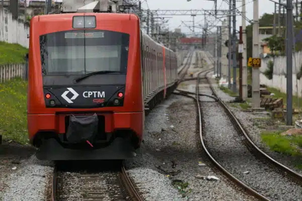 Polícia Militar linhas 11-Coral e 12-Safira CPTM Chuvas Provas do Enem Trem CPTM Linha 12-Safira