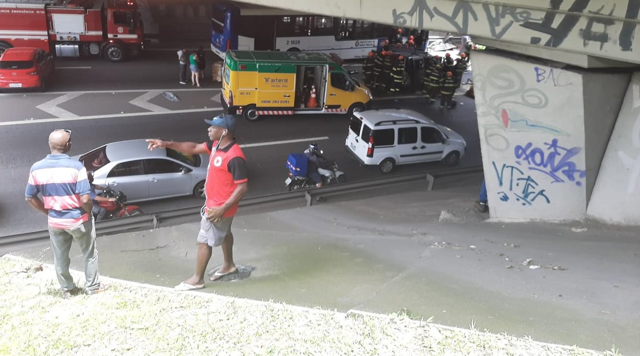 Acidente no quilômetro 90 da rodovia Fernão Dias
