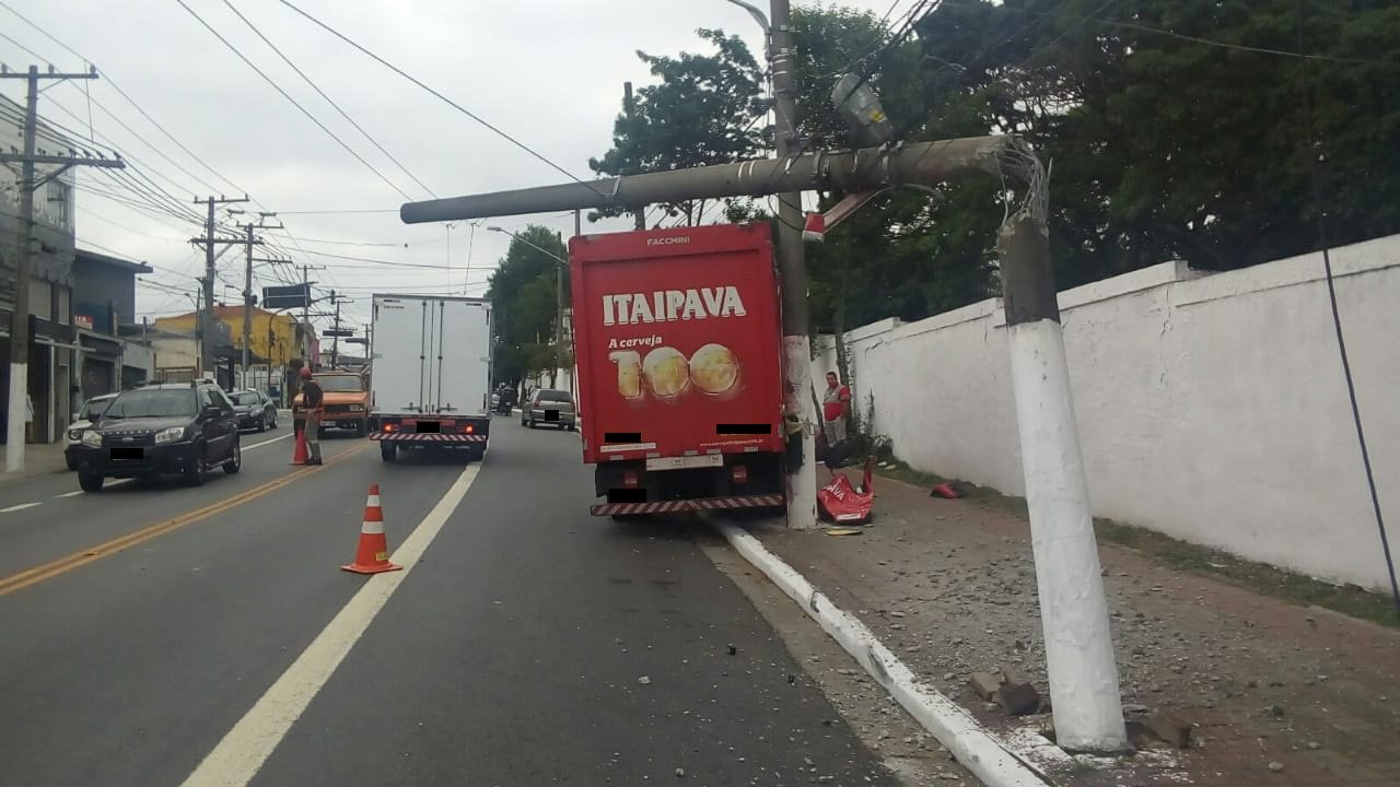 Caminhão na Avenida João XXIII Vila Formosa