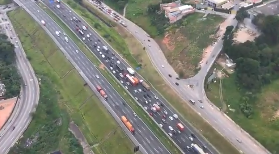 Caminhão quebrado no Rodoanel