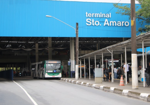Terminal Santo Amaro Motociclista sofre queda e fica ferido no Terminal Santo Amaro