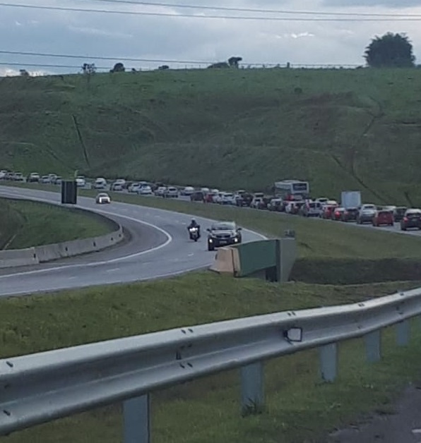Trânsito na rodovia Carvalho Pinto