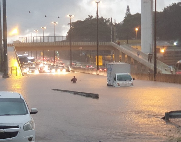 Alagamento na Rodovia Régis Bittencourt