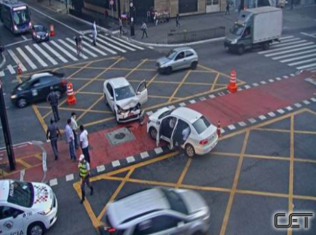 Colisão na Avenida Paulista com Brigadeiro