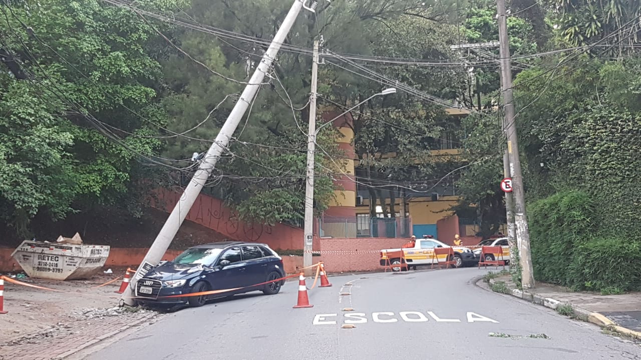 Carro Rua Fradique Coutinho