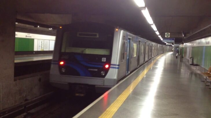 Linha 1-Azul Trem na estação Vergueiro Linha 1-Azul