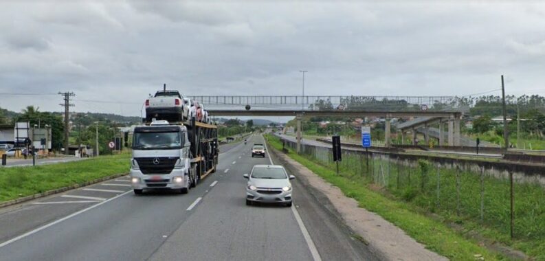 Cajati km 490 Rodovia Régis Bittencourt bloqueio