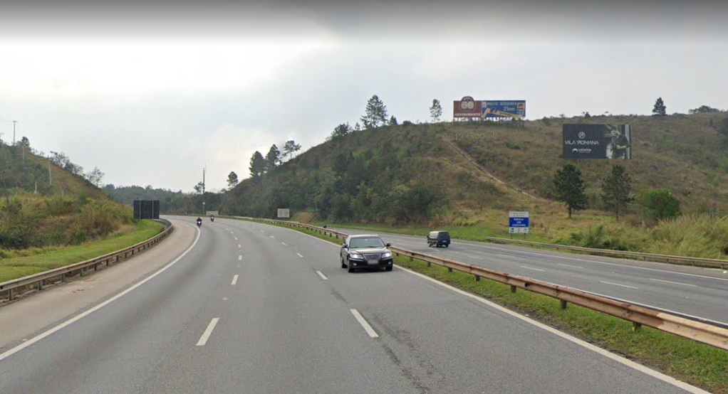 Carreta capota e provoca lentidão na rodovia Castelo Branco