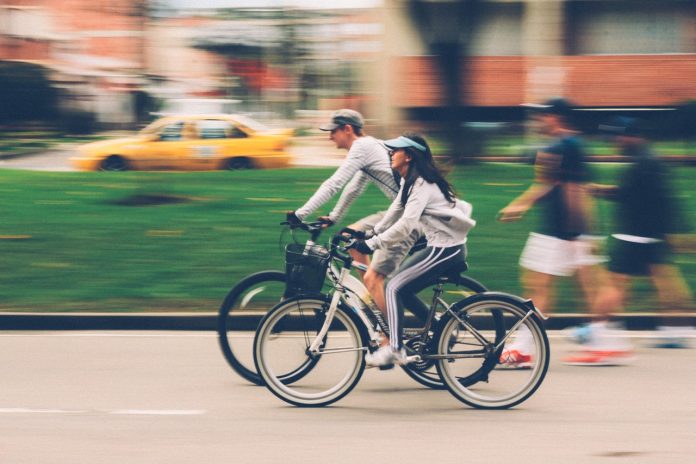 Bicicleta Elétrica Andando