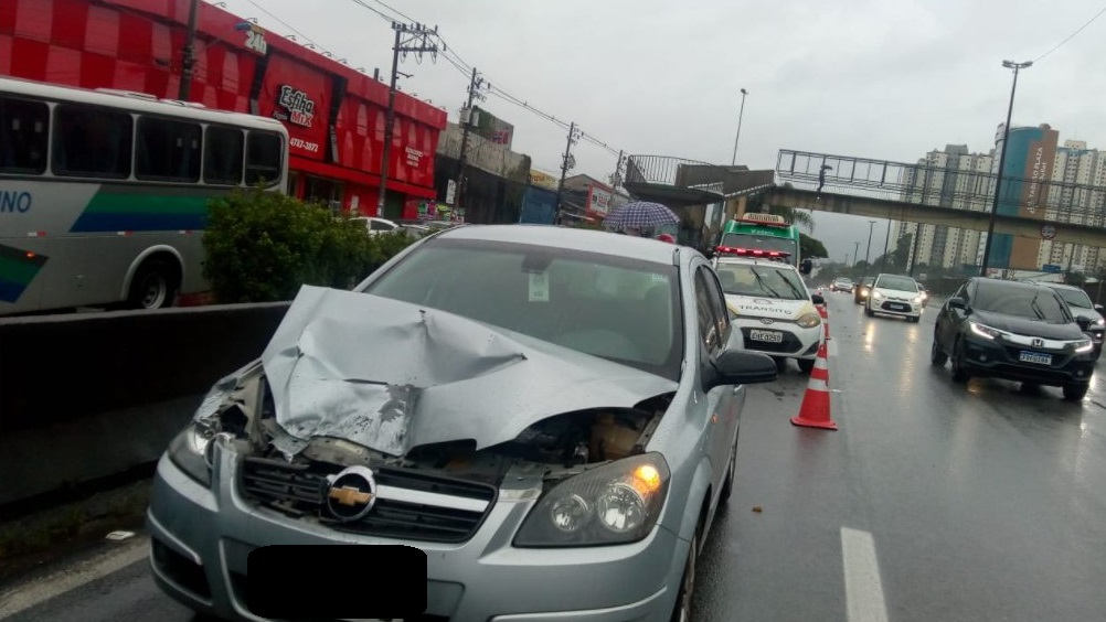 Rodovia Régis Bittencourt registra acidentes em Taboão da Serra