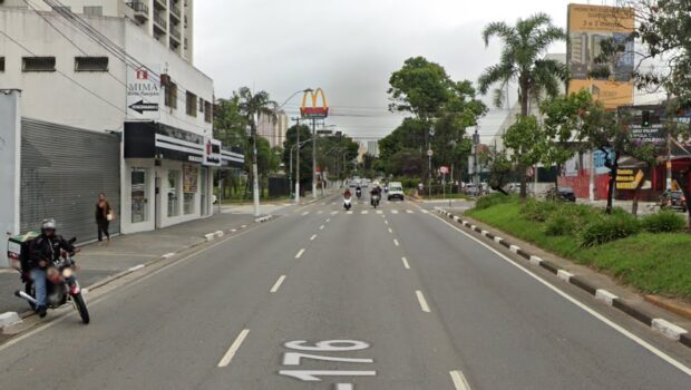 Esquivel Trecho da Avenida Fábio Eduardo Ramos Esquivel, em Diadema
