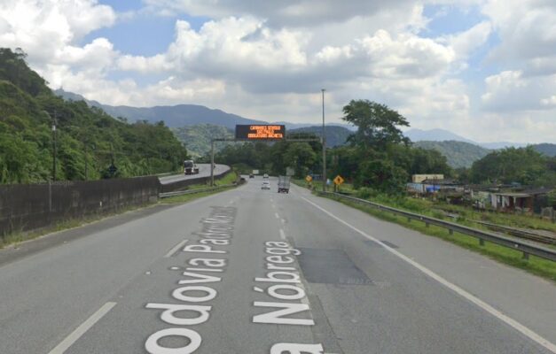 Padre Manoel Acidente envolvendo carreta na rodovia Padre Manoel da Nóbrega em Itanhaém