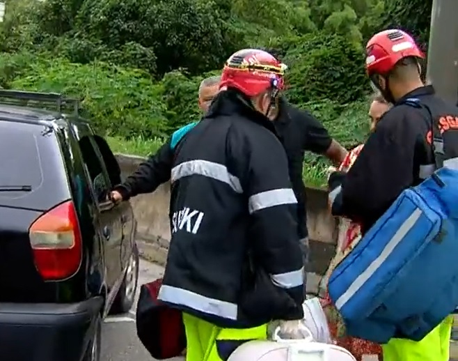 Grávida na rodovia