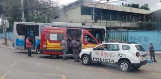 Acidente entre ônibus e moto deixa um ferido na Estrada do Alvarenga
