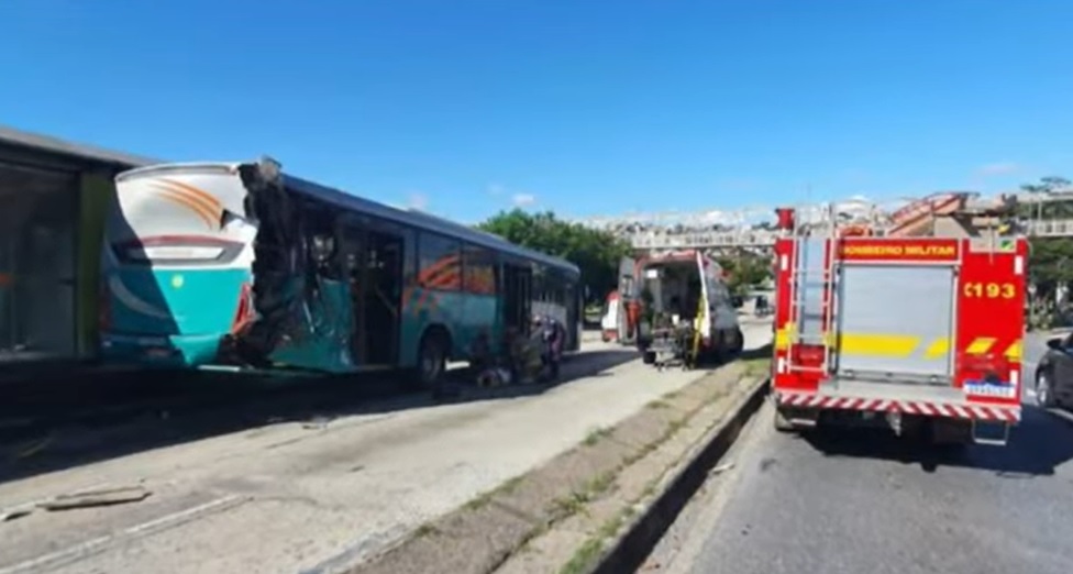 Ônibus BH Colisão