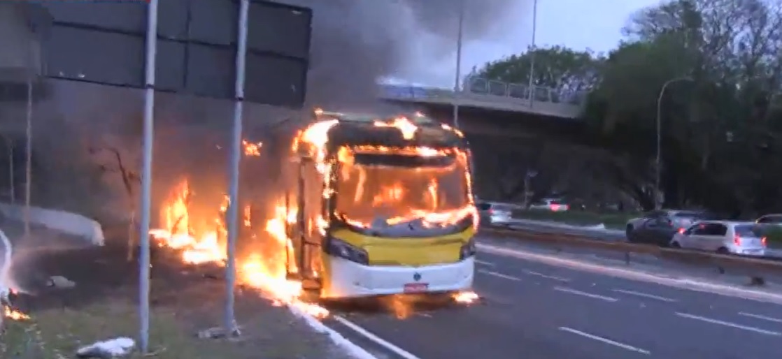 ônibus fogo 23 de maio
