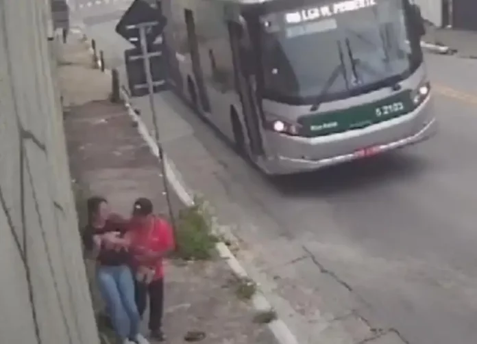 Motorista E Cobrador De ônibus Salvam Mulher De Tentativa De Estupro Em São Paulo 7003