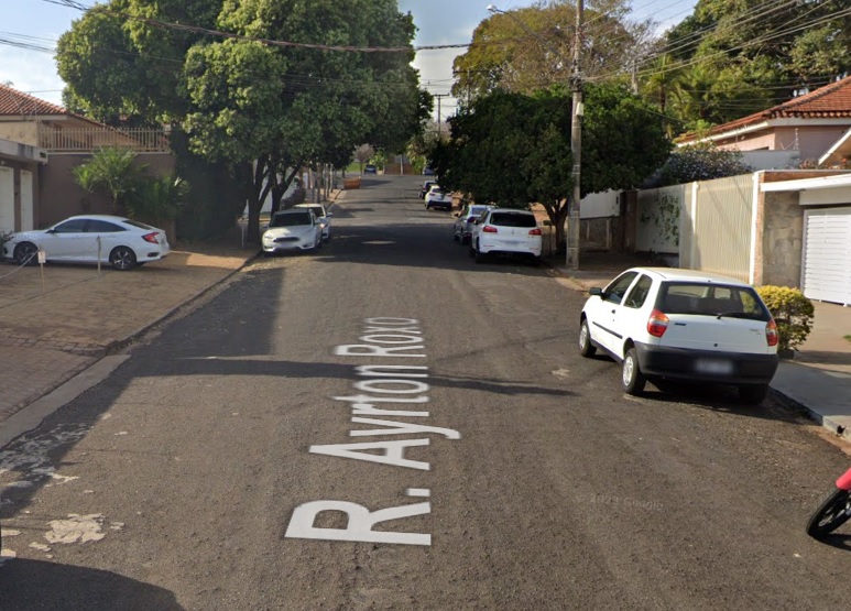 Rua Ayrton Roxo