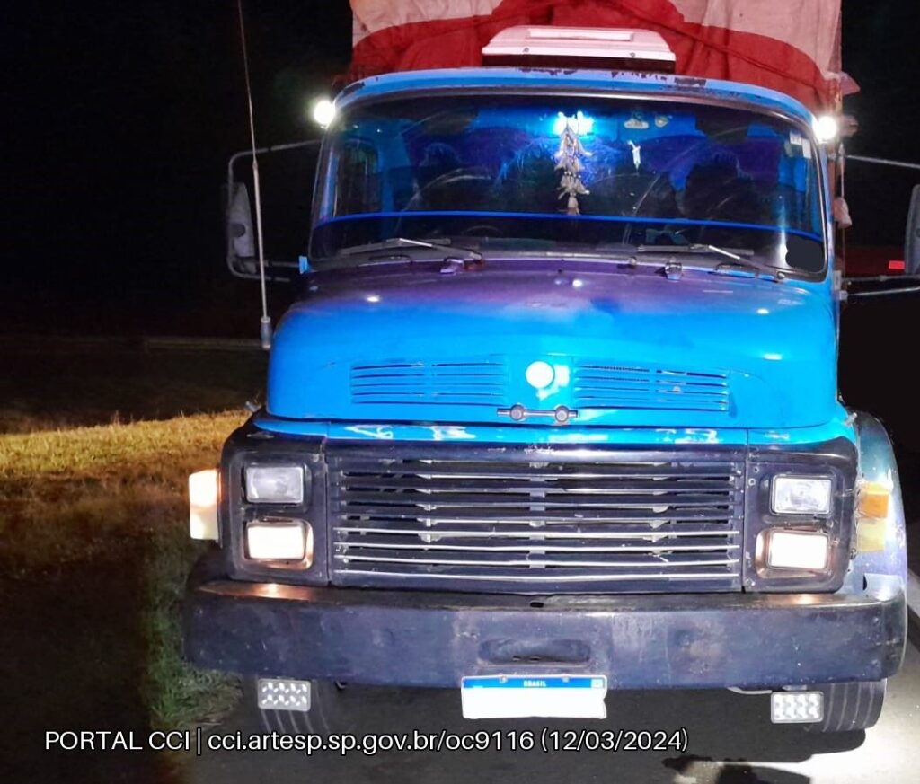 caminhão azul