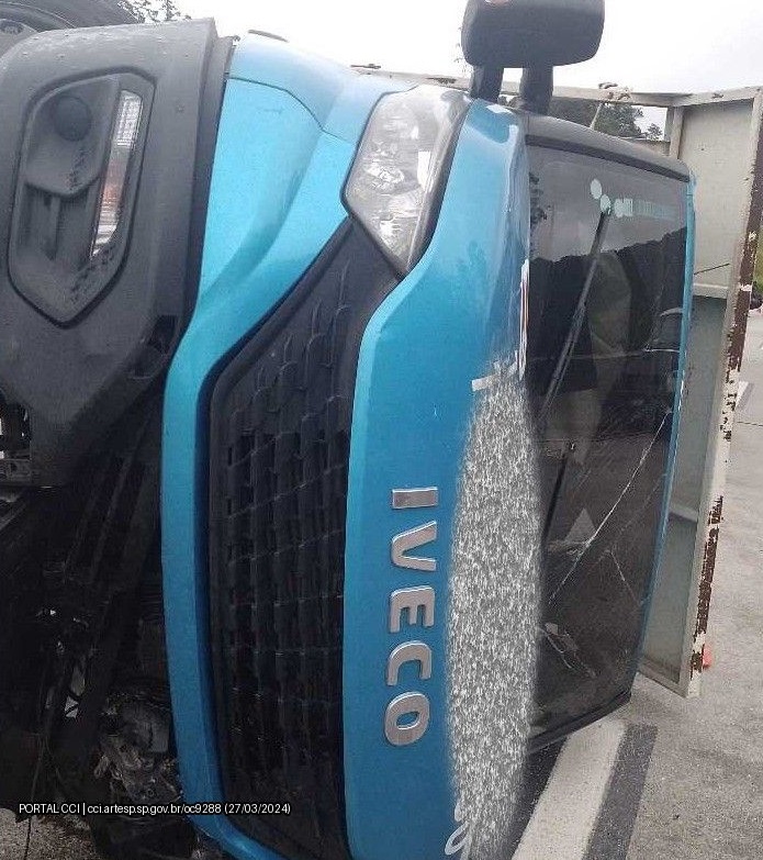 caminhonete Iveco azul