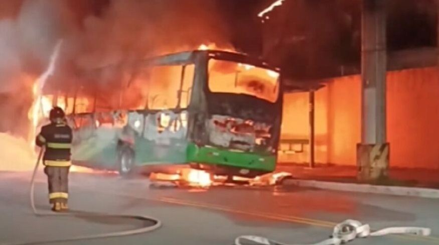 ônibus fogo santos