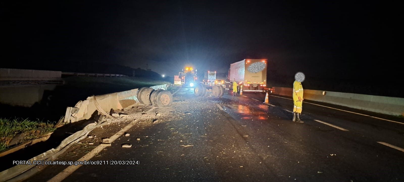 veículo tombado rodovia